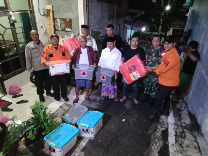 SIGAP: Pemkot Semarang melalui BPBD Kota Semarang memberikan sejumlah bantuan untuk warga terdampak bencana akibat hujan lebat di Ngaliyan. Foto: Ist.